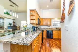 Photo #5: 2367923 Listing 