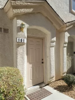 Photo #1: 2367932 Listing