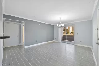 Photo #5: 2367934 Listing