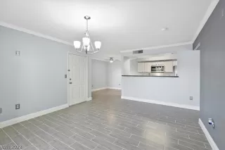 Photo #6: 2367934 Listing