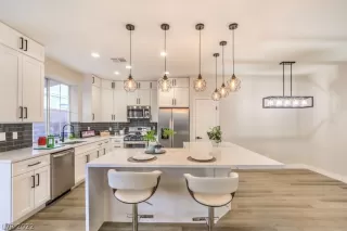 Photo #1: 2367950 Listing