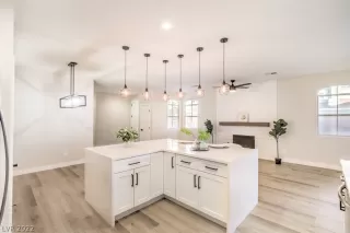 Photo #2: 2367950 Listing