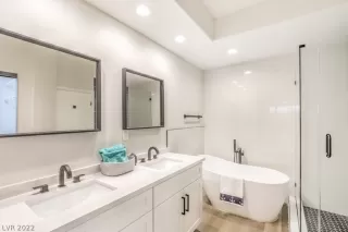 Photo #3: 2367950 Listing