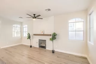 Photo #5: 2367950 Listing