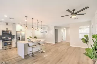 Photo #6: 2367950 Listing