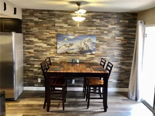 Photo #2: 2367973 Listing