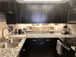 Photo #3: 2367973 Listing