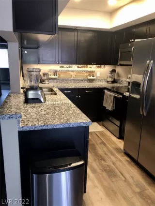 Photo #4: 2367973 Listing