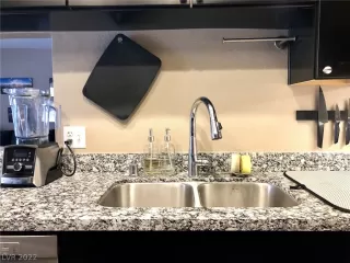 Photo #5: 2367973 Listing