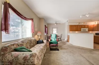 Photo #4: 2367979 Listing