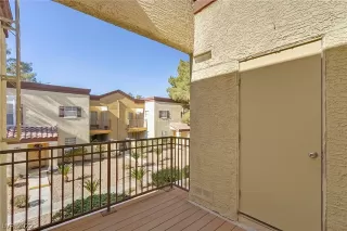 Photo #3: 2367980 Listing