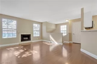 Photo #4: 2367980 Listing