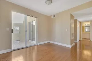 Photo #6: 2367980 Listing