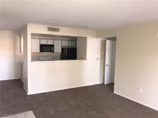 Photo #5: 2368004 Listing