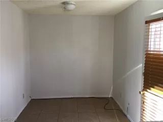 Photo #6: 2368007 Listing 