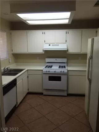 Photo #5: 2368034 Listing 