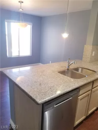 Photo #5: 2368055 Listing 