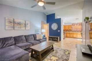 Photo #3: 2368089 Listing