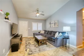 Photo #5: 2368089 Listing