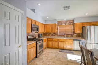 Photo #6: 2368089 Listing