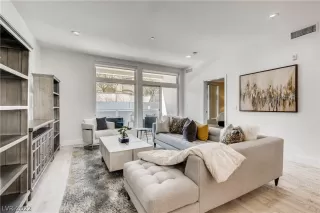 Photo #1: 2368115 Listing