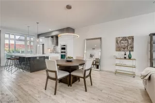 Photo #2: 2368115 Listing