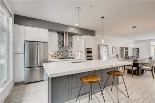 Photo #3: 2368115 Listing