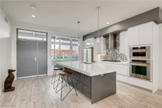 Photo #4: 2368115 Listing