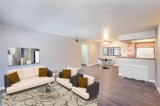 Photo #3: 2368129 Listing 