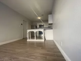 Photo #5: 2368197 Listing 