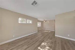 Photo #4: 2368229 Listing