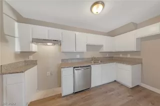 Photo #6: 2368229 Listing