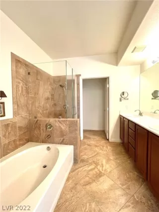 Photo #6: 2368243 Listing