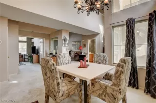 Photo #5: 2368262 Listing 