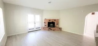 Photo #4: 2368263 Listing 