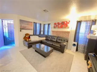 Photo #3: 2368268 Listing