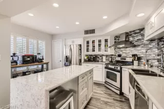 Photo #6: 2368274 Listing 