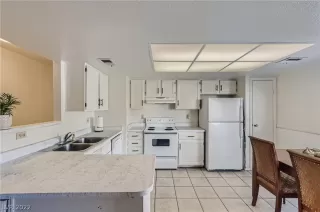 Photo #3: 2368286 Listing