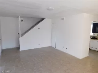 Photo #5: 2368317 Listing 