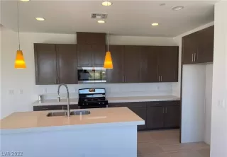 Photo #1: 2368332 Listing 
