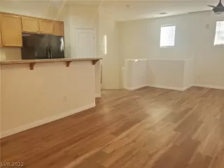 Photo #5: 2368340 Listing 