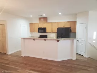 Photo #6: 2368340 Listing 