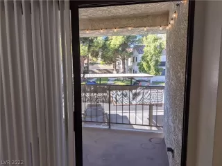 Photo #5: 2368346 Listing 