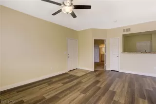 Photo #6: 2368359 Listing