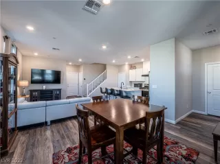 Photo #5: 2368390 Listing