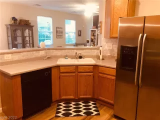 Photo #5: 2368408 Listing