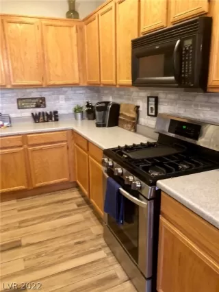 Photo #6: 2368408 Listing