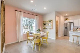 Photo #4: 2368417 Listing