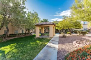 Photo #6: 2368423 Listing