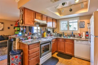 Photo #2: 2368444 Listing